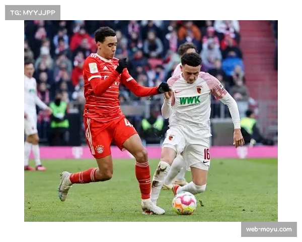 终场哨响拜仁球员相拥庆祝第35个德甲冠军